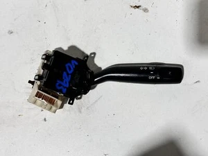 Toyota Hiace Flasher Switch RCH12 10/1995-02/2004 - Picture 1 of 8