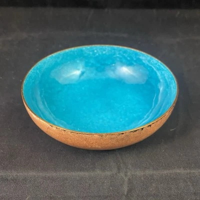 Mini tigela de cobre esmaltada azul MCM assinada por Leon Statham - Imagem 1 de 4