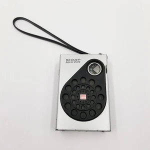 Radio AM tascabile vintage Sharp Solid State BP-160 TESTATA argento con cinturino rara - Foto 1 di 15