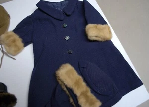 ANTIKER Vintage Puppenmantel (marineblau Wolle mit Pelzbesatz 14 Zoll lang) mit Hut - Bild 1 von 1