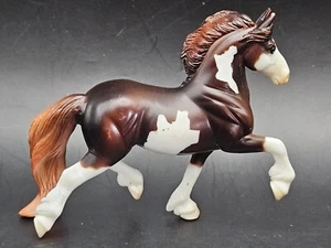 Figura SUELTA Breyers Reeves Caballo Pequeño Plástico Marrón y Blanco 4" - Imagen 1 de 5