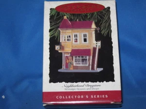 1994 Hallmark NEIGHBORHOOD DRUGSTORE Christmas Ornament NOSTALGIC HOUSES SHOPS - Picture 1 of 3