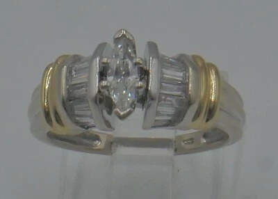 Anillo oro blanco 14kt talla 7 5,6 gramos con 1 diamante marquesa; 16 diamantes baguette Foto 1 de 4