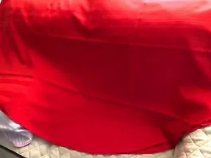 Tovaglia ~ ovale ~ rossa su righe rosse ~ 57" x 67" - Foto 1 di 2