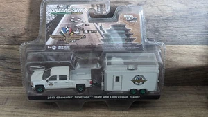 Greenlight Hitch Tow Indianapolis 2015 Silverado 1500 & Concession Trailer Chase - Picture 1 of 3