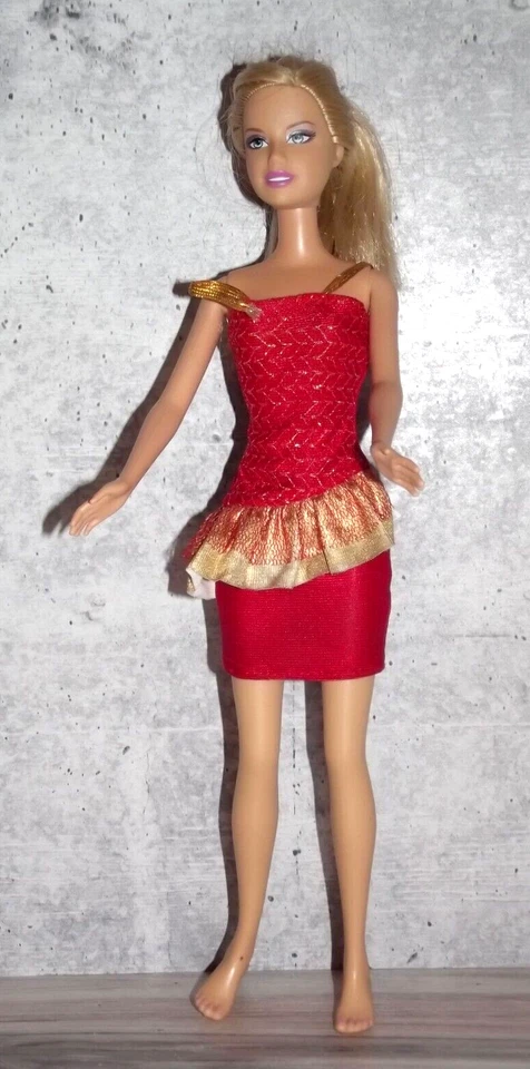 美泰芭比海滩金发蓝色眼睛平脚娃娃红色连衣裙 B74 — 第 1/1 张图片