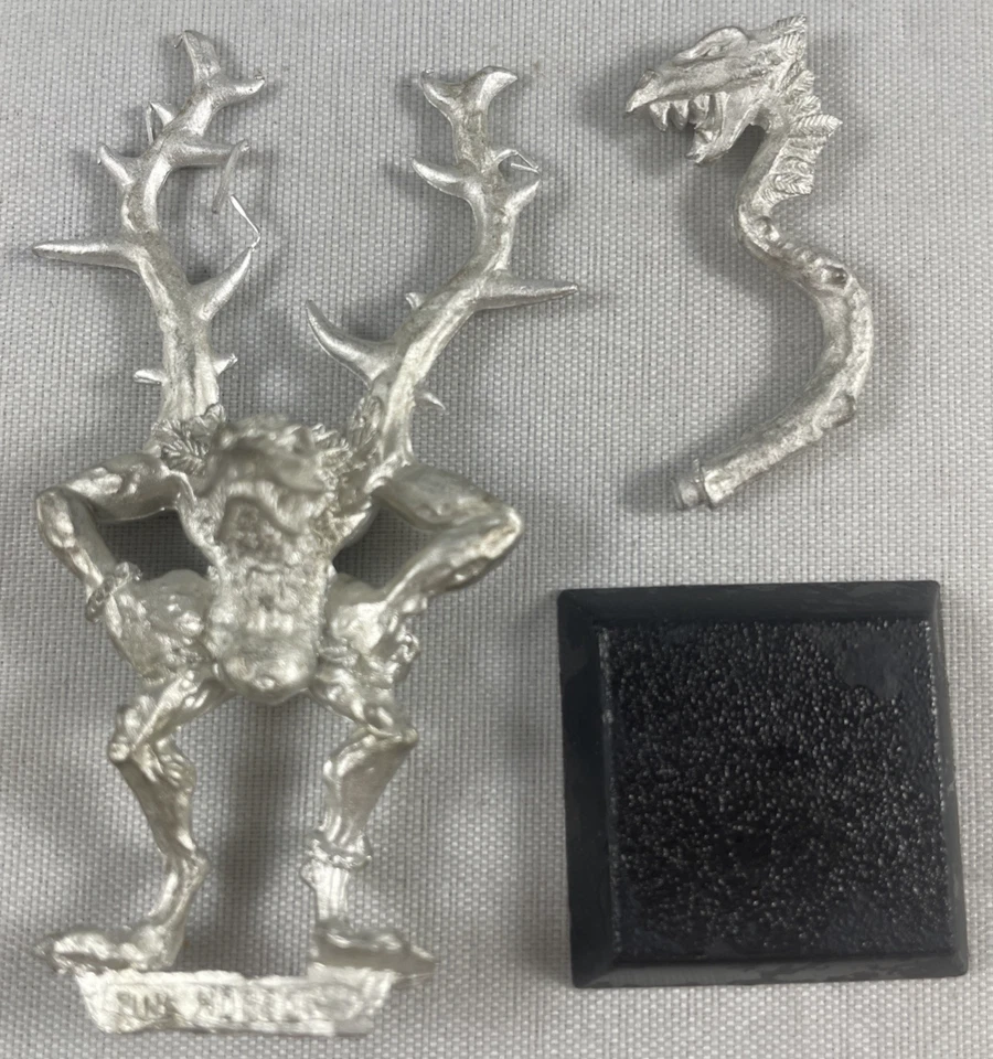 Pink Horror of Tzeentch Standard Bearer Complete Games Workshop Miniature - Image 1 of 3