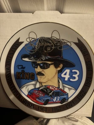 Richard Petty NASCAR Plato Comercial #43 The King 7 veces Campeón de la Copa Winston Foto 1 de 2