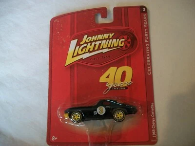 Coche fundido a presión Johnny Lightning celebrando 40 años 1965 Chevy Corvette #3 1:64  Foto 1 de 4