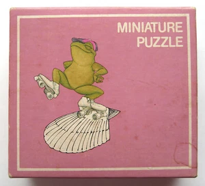 Vintage Miniature Frog Puzzle - 1980 - 30 Pieces - Small World Greetings - Picture 1 of 3