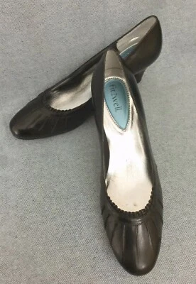 Zapatos de tacón Fitzwell de cuero negro con punta plisada talla 7 M Foto 1 de 4