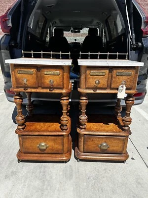 Mesitas de noche vintage estilo boticario rodante Pulaski Foto 1 de 4