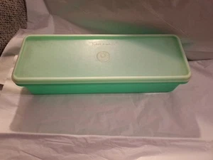 Vintage Tupperware Jadeite Green Celery Keeper - Container & Lid - Picture 1 of 7