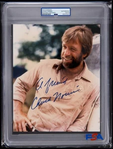 Foto firmata Chuck Norris (PSA) Walker Texas Ranger Auto Way of the Dragon - Foto 1 di 2