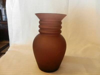 Florero de vidrio púrpura esmerilado en forma redonda de 7" de alto, apertura de 2,5"  Foto 1 de 4