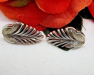 Vintage Signed Coro Silver Tone Leaf Patern Clip On Stud Earrings - Picture 1 of 4