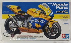 Honda RC211V '03 Tamiya 14095 Biaggi NEW - Zdjęcie 1 z 6
