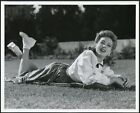 ANN SOTHERN RELAXING ON GRASS at BEVERLY HILLS HOME photo originale 1942 DBLWT