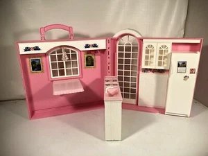 Barbie Happy Family Magic Kitchen HTF Rare Pink Version Fold Up DollHouse - Picture 1 of 12
