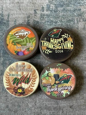 Minnesota Wild Thanksgiving Hockey Puck Lote de 4 NHL Holiday Collectible Set Foto 1 de 4