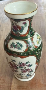 VINTAGE CHINESISCHE VASE BLÜHENDER BAUM VOGEL WASSERSZENE GRÜNER HINTERGRUND 8 1/8" - Bild 1 von 9