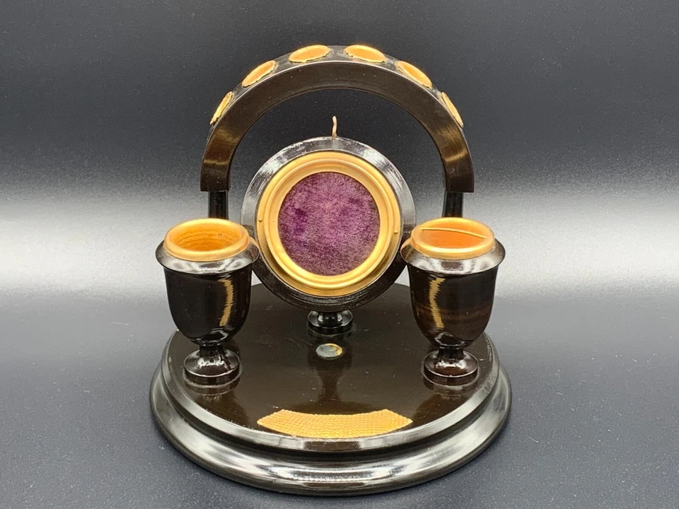 Antiguo soporte de exhibición para reloj de bolsillo con estante para pipa de fumar madera y latón dorado Foto 1 de 4