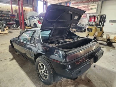 Luz trasera izquierda conductor excluyendo GT compatible con 84-88 FIERO 1243888 Foto 1 de 4