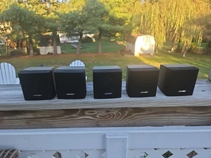 5 Altoparlanti Bose a cubo singolo Acoustimass Lifestyle montabili surround satellitare - Foto 1 di 9