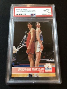 GHEORGE MURESAN~1994 NBA Hoops #223 PSA 8,5 Nm-COMO NUEVO- - Imagen 1 de 2