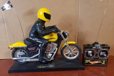 VTG Tyco R/C  Harley Davidson Motorcycle Yellow 6.0V Jet Turbo w/ Remote Control - Image 1 of 4