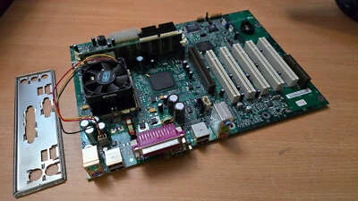 Intel D815EEA2 / D815EPEA2 motherboard with CPU & RAM - AA45154-207 - Image 1 of 4