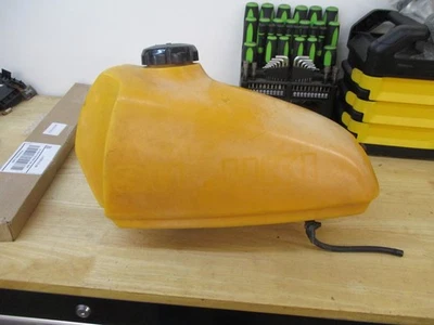 1980 1979 80 79 Suzuki RS250 RS 250 gasolina combustible gasolina tanque tapa petcock montajes oe Foto 1 de 4