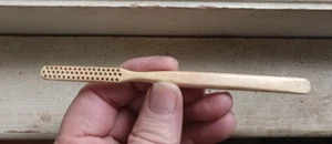 FRÜHE GESCHNITZTE KNOCHENZAHNBÜRSTE GEGRABEN 1860er JAHRE PLUMPSKLO PRIVY GRUBE DÜNNER STIL - Bild 1 von 6