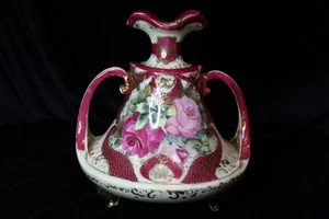 ANTIQUE ROYAL KINRAN NIPPON VASE GOLD GILT ACCENTS PINK ROSES 3 GOLD FEET 8 1/4" - Foto 1 di 18
