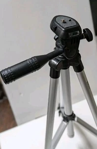 50" PROFESSIONAL VIVITAR TRIPOD WITH QUICK RELEASE FOR CANON EOS REBEL DSLR - Picture 1 of 3