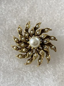 Spilla spilla vintage piccola spilla tono oro perle simulate fiore Sunburst vortice 1" - Foto 1 di 3