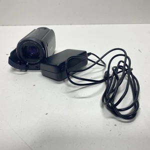 Canon VIXIA HF R800 HD Camcorder - Picture 1 of 8