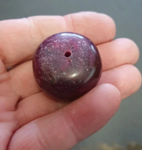 Ruby (treated corundum)..315 carat (63 gram) round drilled bead - Foto 1 di 7