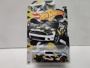 FORD SHELBY GT-500 2010 SUPER SNAKE 3/5 URBAN CAMOUFLAGE 1:64 HOT WHEELS - Imagen 1 de 2