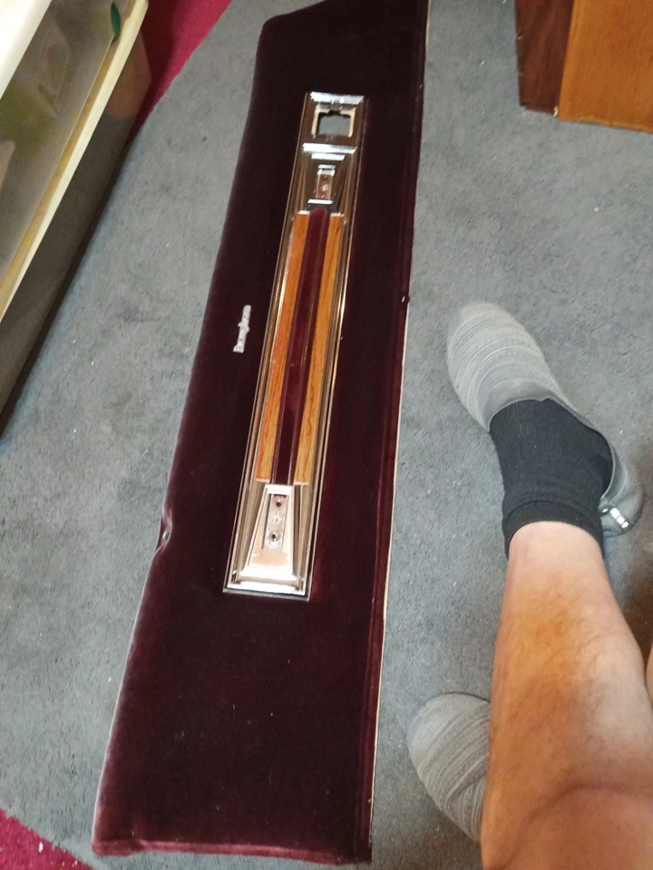 Oldsmobile Cutlass Brougham 1981-88 panel de puerta superior aplastamiento terciopelo granate izquierdo/dr Foto 1 de 4