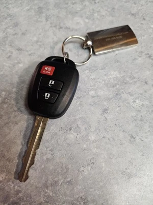 OEM KEY REMOTE HEAD FOB FOR 2021 TOYOTA TACOMA HYQ12BDP H CHIP w Key Chain - Image 1 of 4