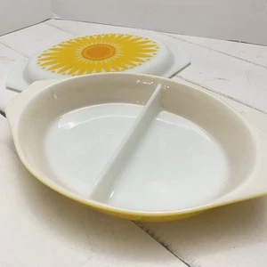 Vtg PYREX Daisy Sunflower 1-1/2 QT Oval Divided Casserole Dish #45 w/ Lid 945C - Picture 1 of 10