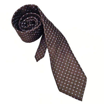 Corbata clásica para hombre Club Room marrón con patrón de rejilla de diamante Foto 1 de 4