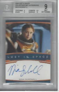 2022 LOST IN SPACE COLLECTOR'S SET AUTOS MINA SUNDWALL (PENNY ROBINSON) MT BGS 9 - Picture 1 of 2