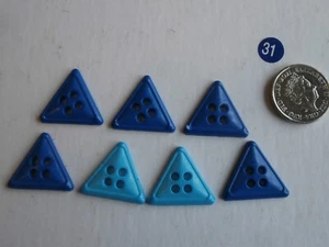 Blue plastic triangle buttons x 7 blue turquoise - Picture 1 of 1