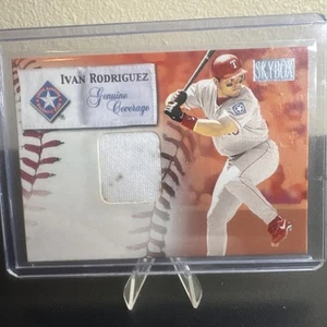 Ivan Rodriguez 2000 Fleer/Skybox Genuine Coverage Game Worn Jersey Mem Card - Picture 1 of 3