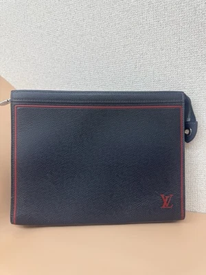Bolso de Mano LOUIS VUITTON Taiga Pochette Voyager MM Azul Marino M63394 Foto 1 de 4