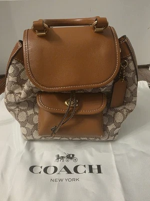 Mochila COACH Riya 21 en Jacquard Textil Signature CH591 Foto 1 de 4