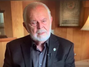 G. Edward Griffin Interview!~CD-ROM~Federal Reserve Conspiracy~Jekyll Island?NWO - Picture 1 of 2