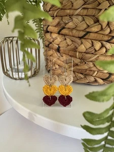 Handgefertigte gehäkelte Dreifach Herz Ohrringe - rot, gelb & beige - Boho - Bild 1 von 5